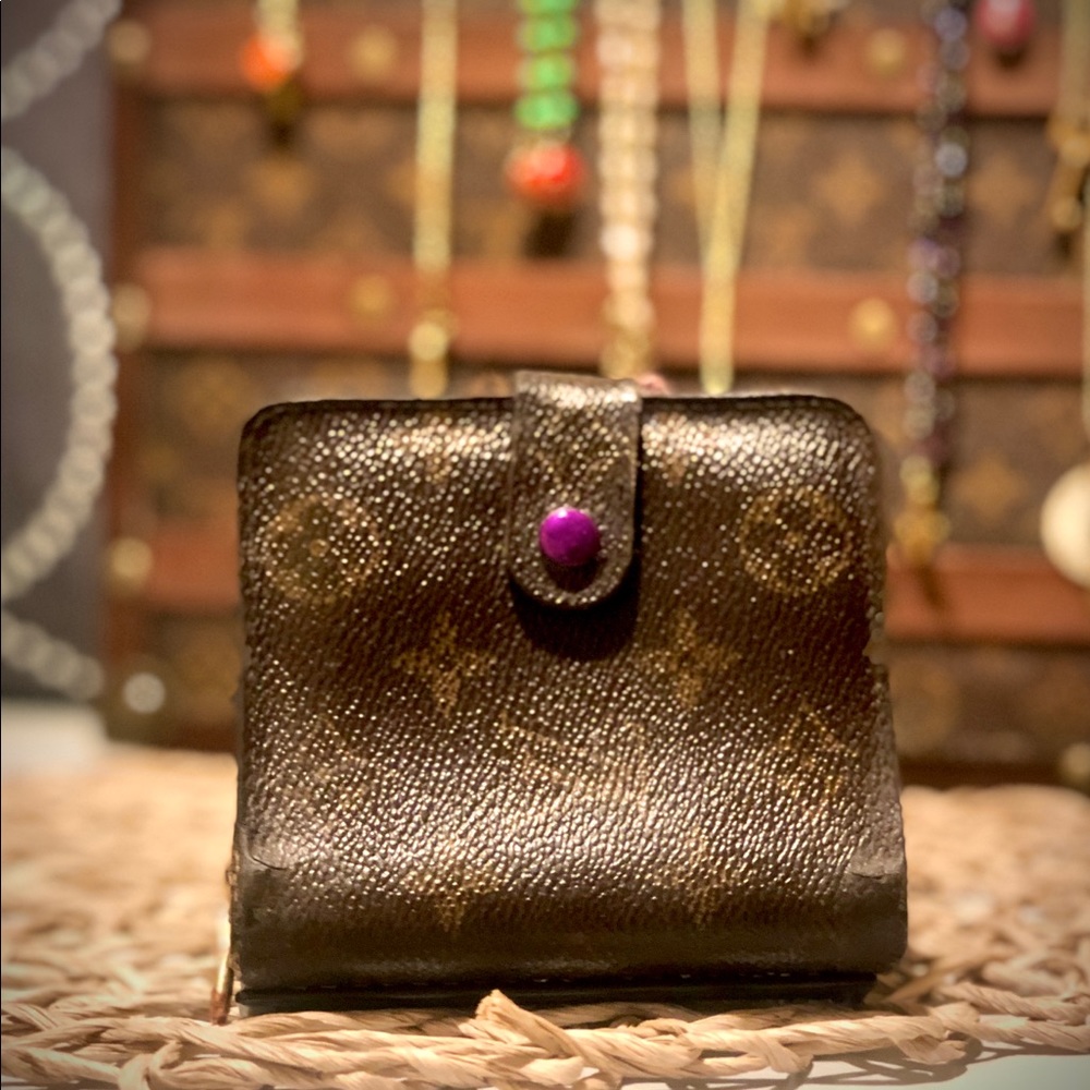 💜SALE💜Louis Vuitton Vintage Compact Zippy Wallet